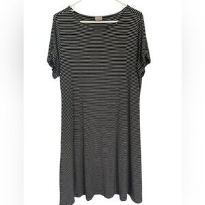 Chico's black and white Short Sleeve T-Shirt swing dress in size 2 (12-14)